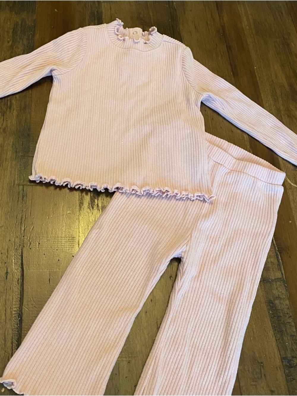 Old Navy Ribbed Ruffle Neck Top in Pale Pink